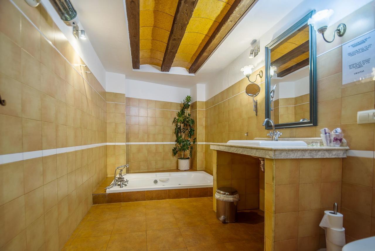 Hostal Nuevo Milan I San Clemente  Ngoại thất bức ảnh